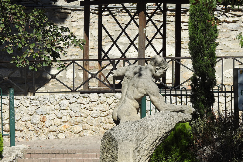 アルルのローマ遺跡とロマネスク建築の画像4