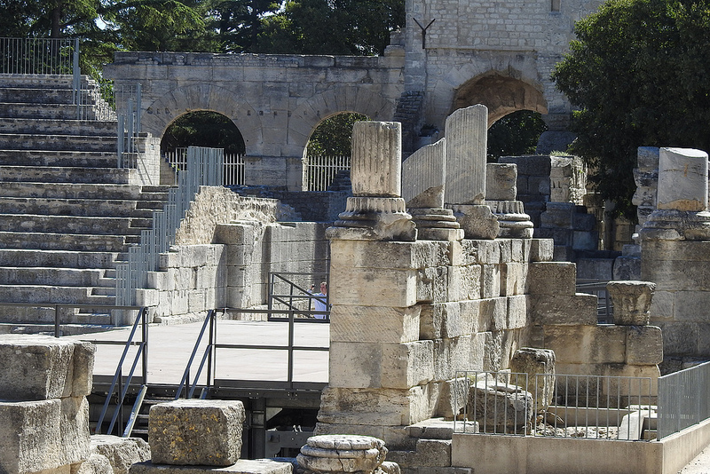 アルルのローマ遺跡とロマネスク建築の画像12