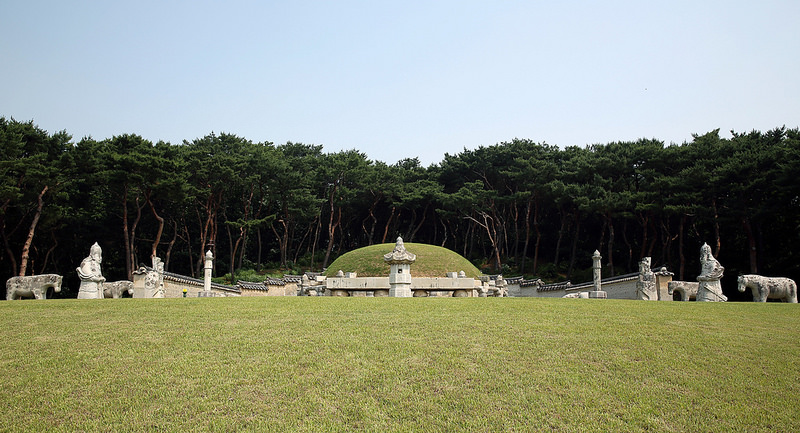 朝鮮王朝の王墓群の画像2