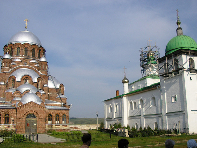 スヴィヤジツクの集落島の生神女就寝大聖堂と修道院の画像1