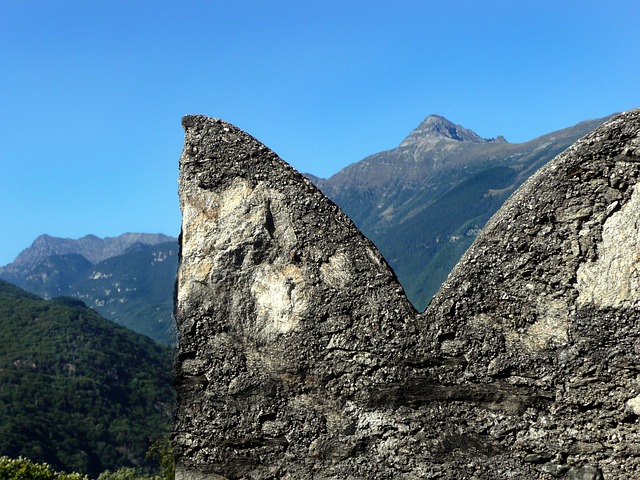 ベリンツォーナ旧市街にある3つの城、要塞及び城壁の画像3