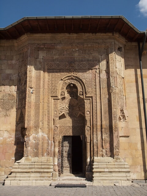 ディヴリーイの大モスクと病院の画像1