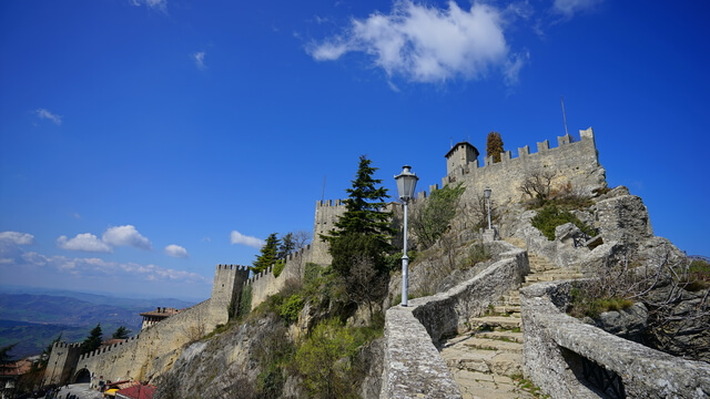 サンマリノ歴史地区とティターノ山の画像3