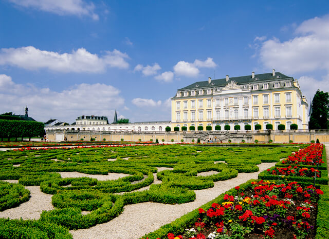 ブリュールのアウグストゥスブルク城と別邸ファルケンルストの画像1