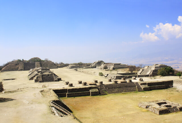 モンテ・アルバンの古代遺跡の画像1
