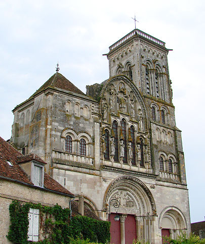 /img/1524075601_Vezelay_Basilique_Façade.jpg