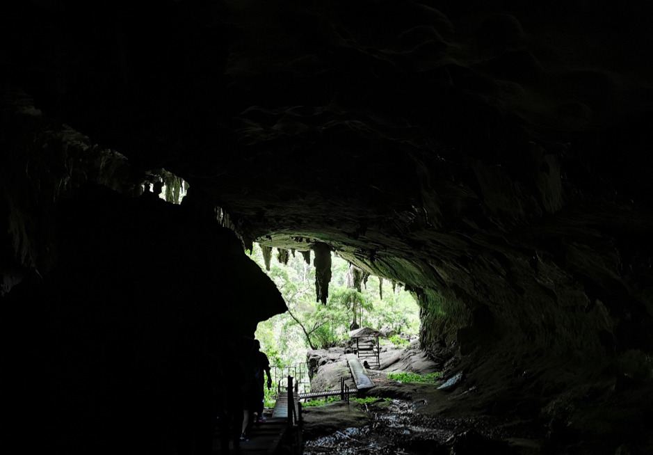 ニア国立公園の洞窟遺跡群の考古学的遺産の画像1